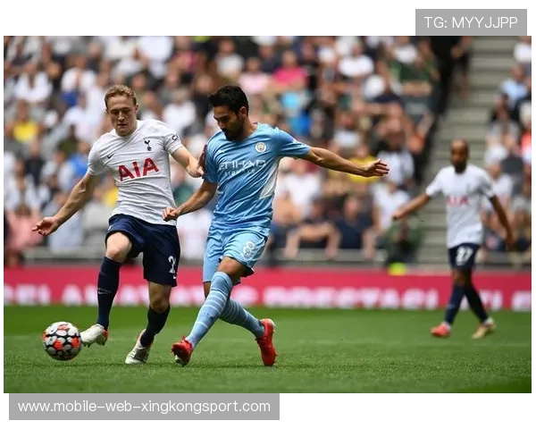 热刺后场长传直达单刀引发进球：瞬间策略与场上艺术